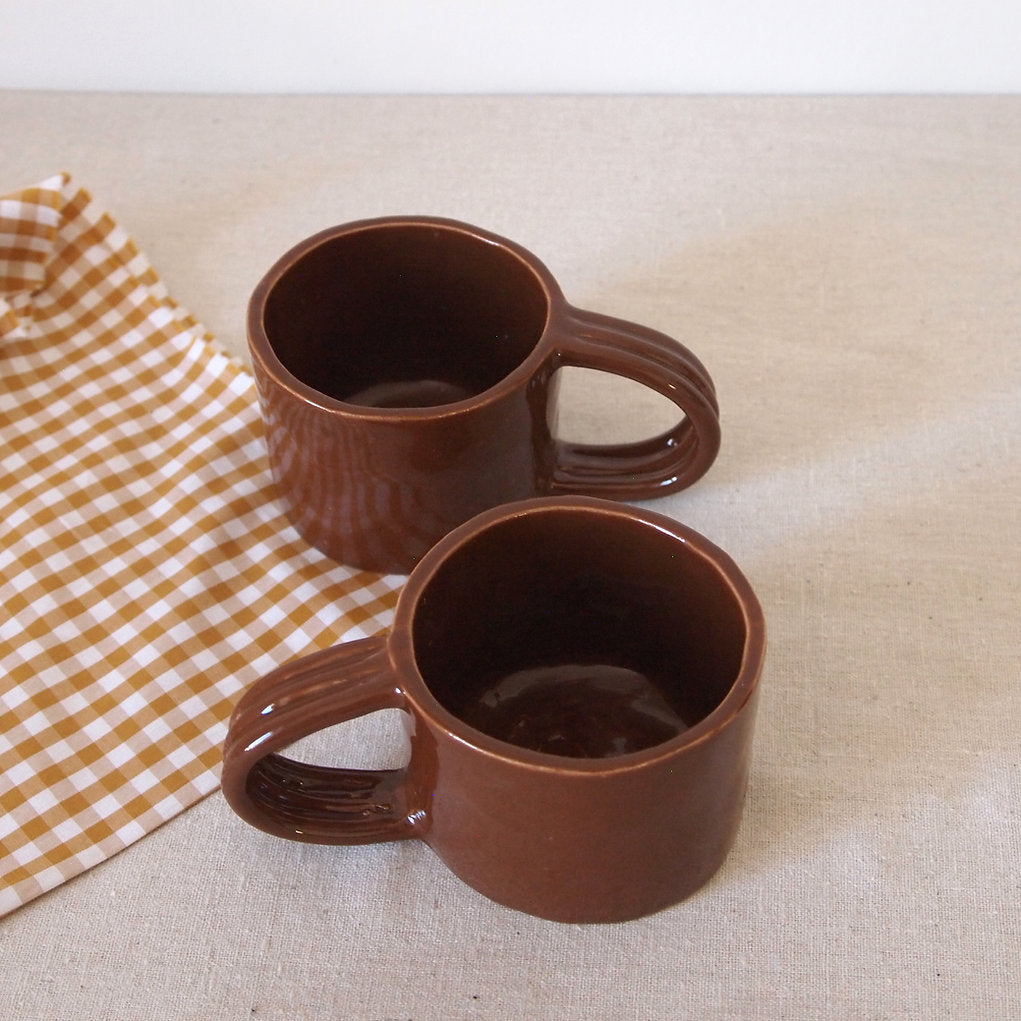 Brown handle cup