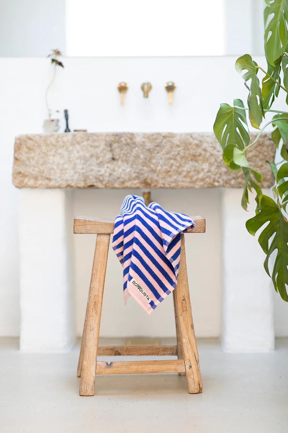 Naram Towel (Dazzling blue & Rose)