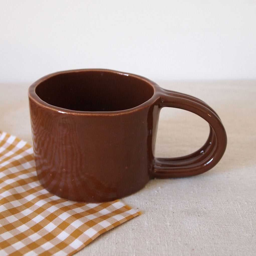 Brown handle cup